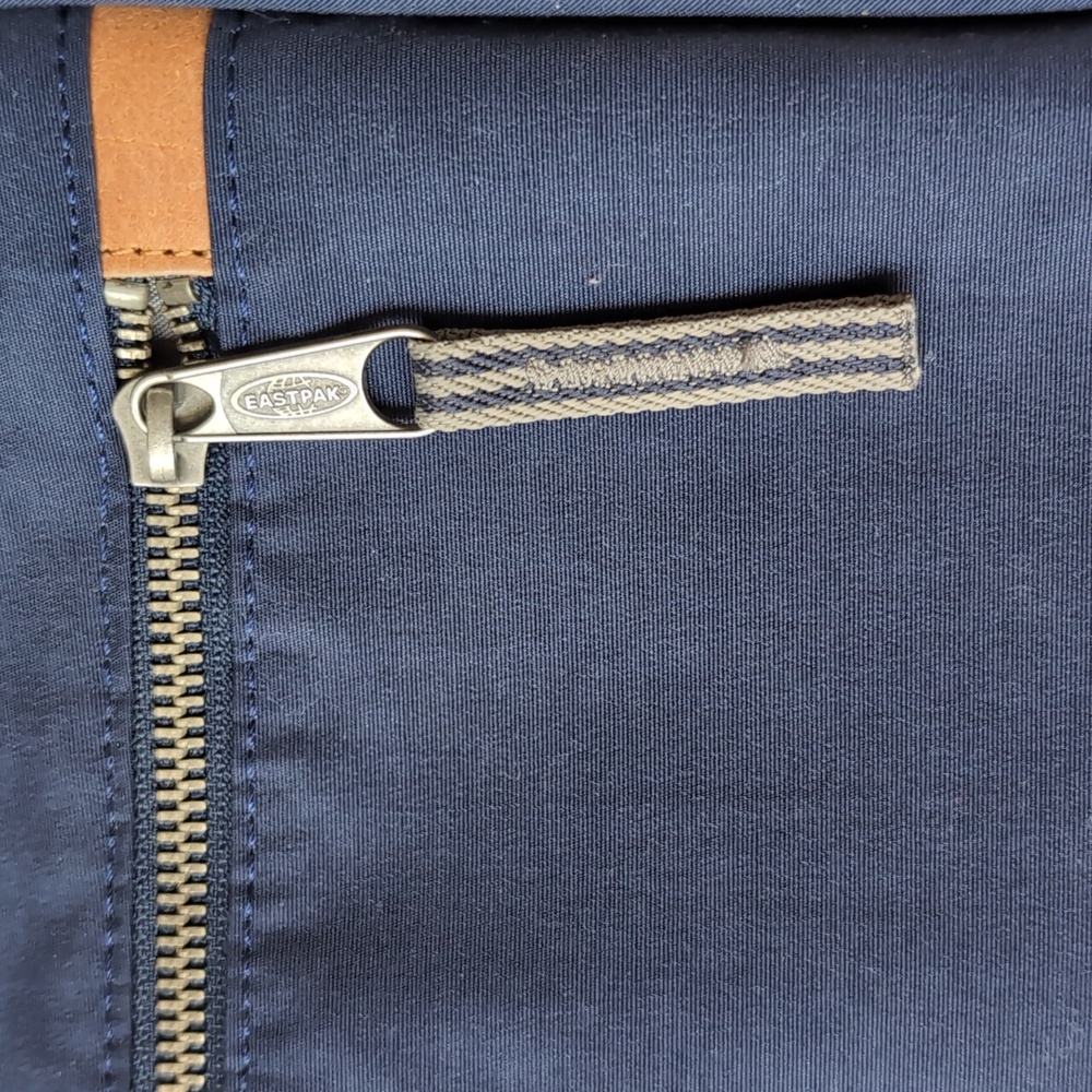 Eastpak Shoulder Bag - Picture 8 of 9